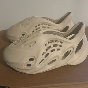 Yeezy foam runners, size 7